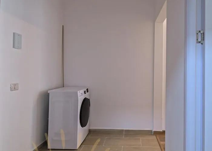 Seaside 2 By Sunny Mamaia Năvodari